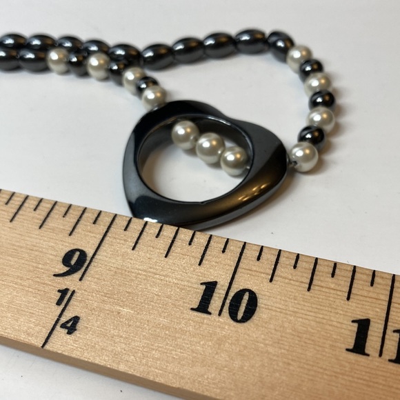 18" Magnetic  Heart Necklace - Picture 8 of 9